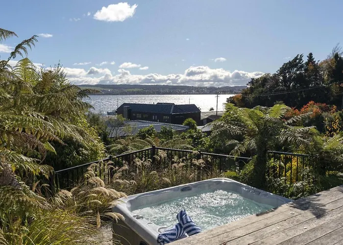 Bayview Lake Taupo